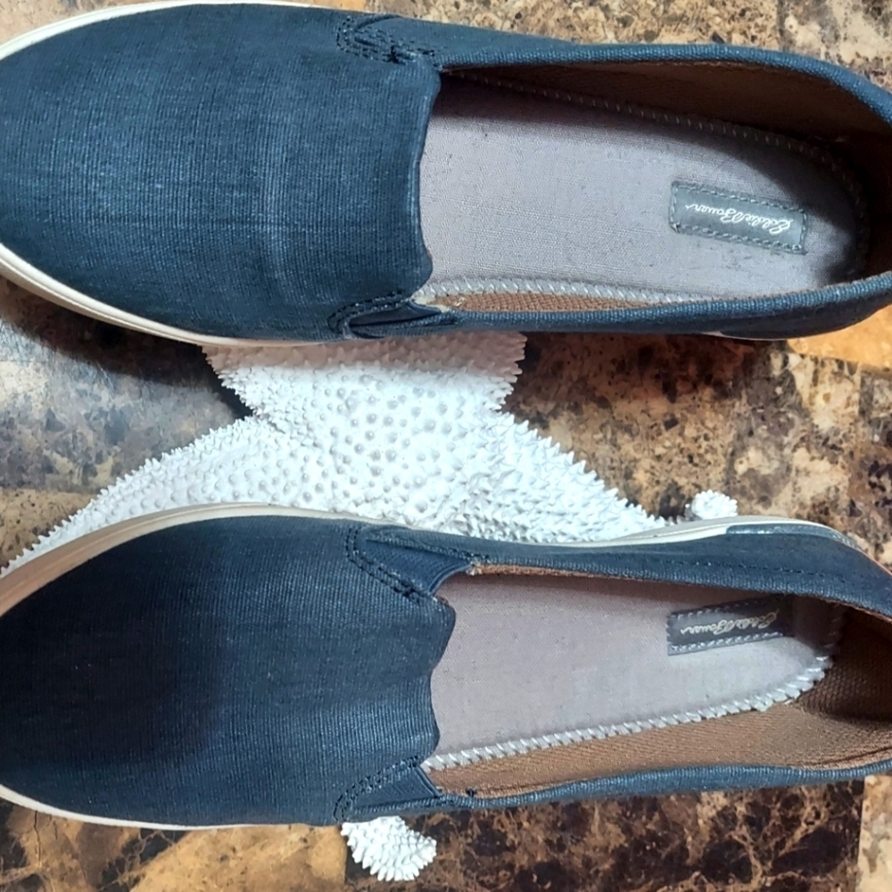 Eddie Bauer NWOT size 8 ½ Canvas Slip Ons Blue with Olive Leather Detail